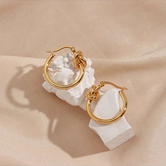 NEW KNOT 18K GOLD HOOP EARRINGS, BEAUTIFUL EARRINGS, CUTE EARRINGS. - Picture 7 of 8